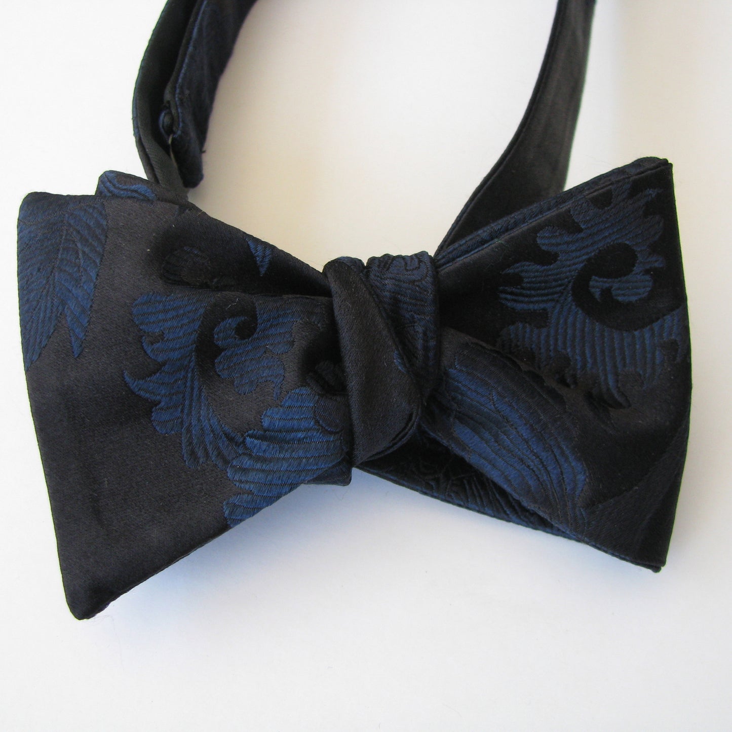 Gold spider & Blue black peony bowtie