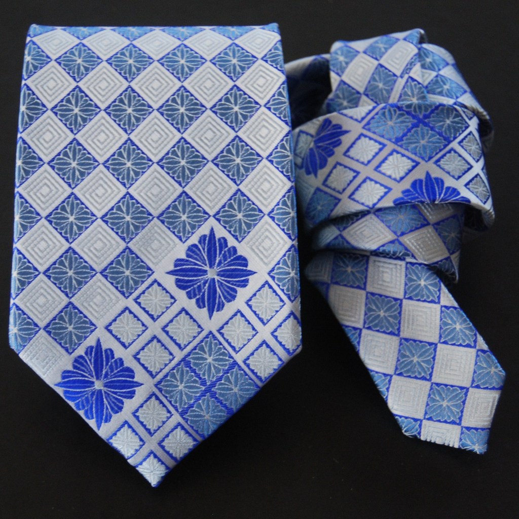 Chrysathemum Diamond-Blue Silk Tie