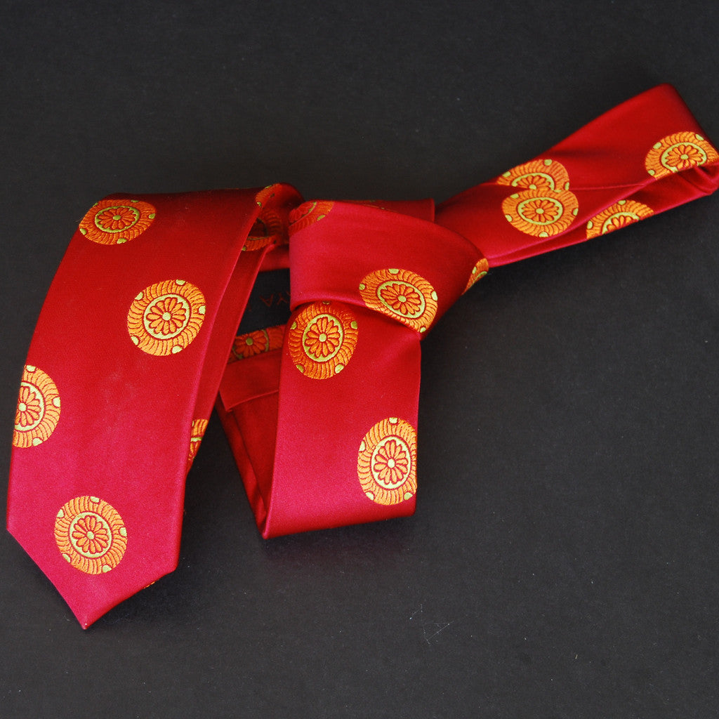 Mon - lime green, orange on red