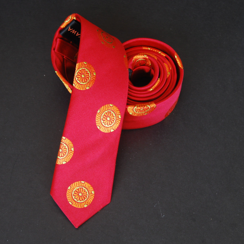 Mon - lime green, orange on red