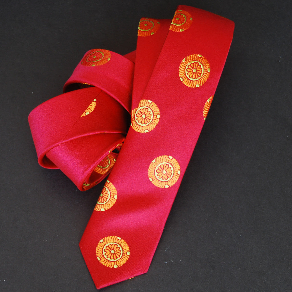 Mon - lime green, orange on red