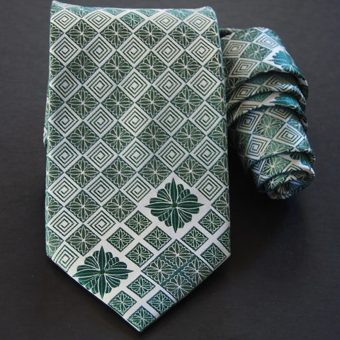 Chrysanthemum Diamond-Green Silk Tie