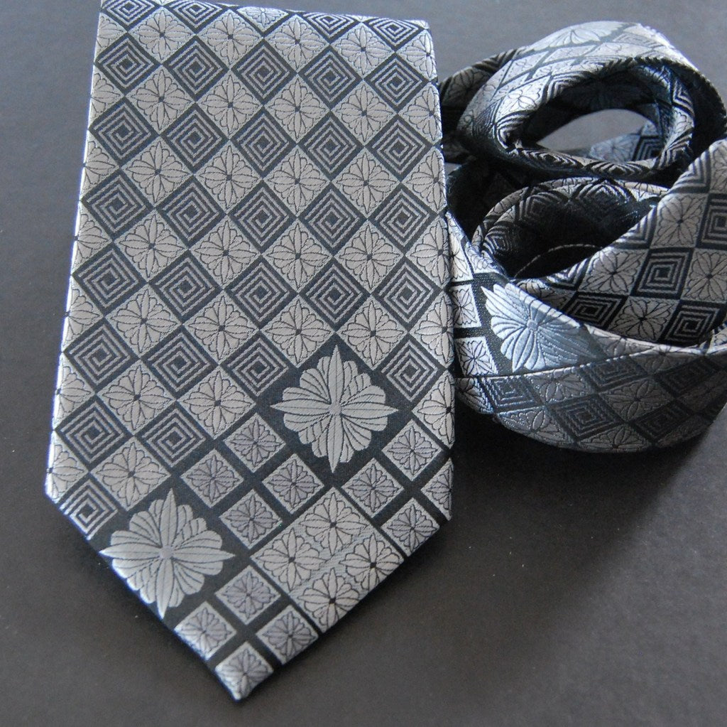 Chrysanthemum Diamond-Silver & Black Silk Tie