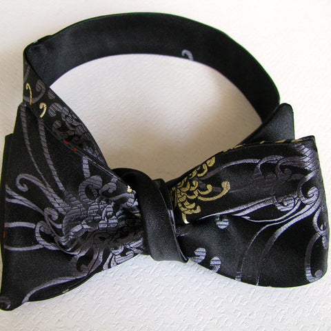Black Spider bow tie