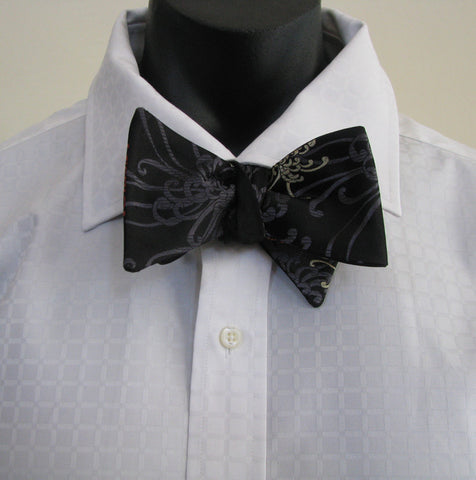 Black Spider bow tie
